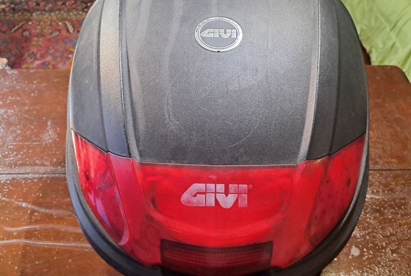 Bauletto Givi con chiavo e supporto