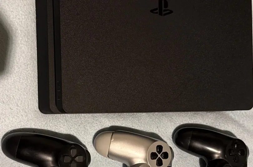 Ps4 slim, Svizzera, San Vittore Annunci gratuiti in Svizzera