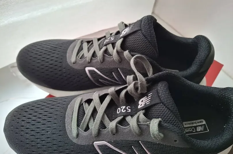 New Balance 520, pointure 39, noir et vert, Switzerland