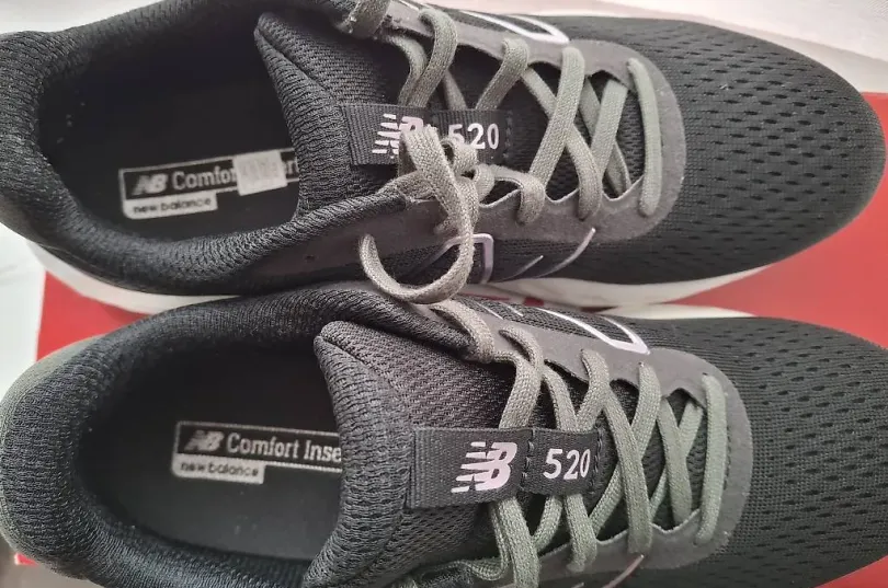 New Balance 520, pointure 39, noir et vert, Switzerland