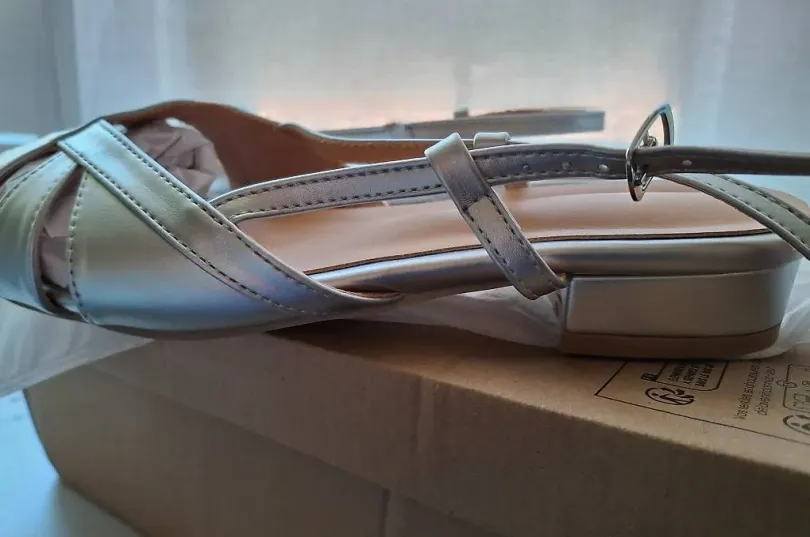 Sandales couleur argentée, taille 38.5, NEW, Switzerland