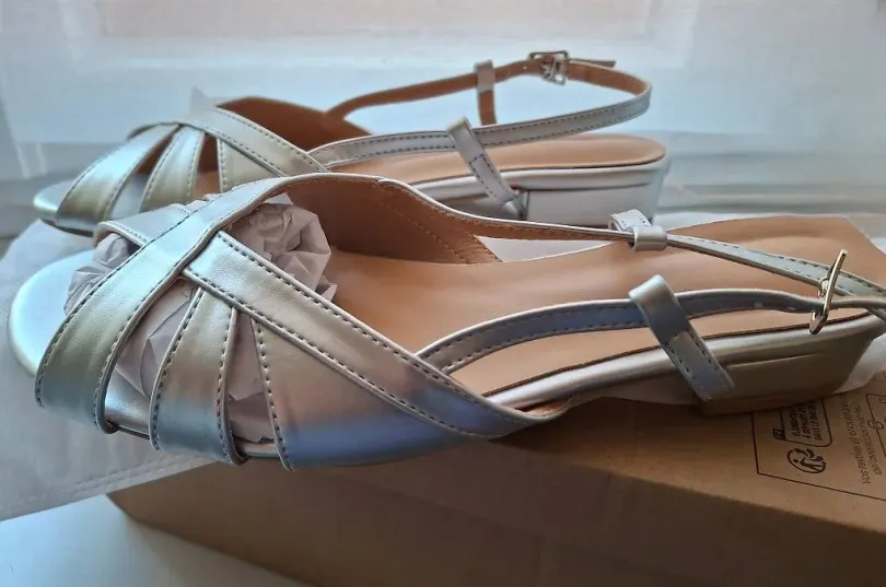 Sandales couleur argentée, taille 38.5, NEW, Switzerland
