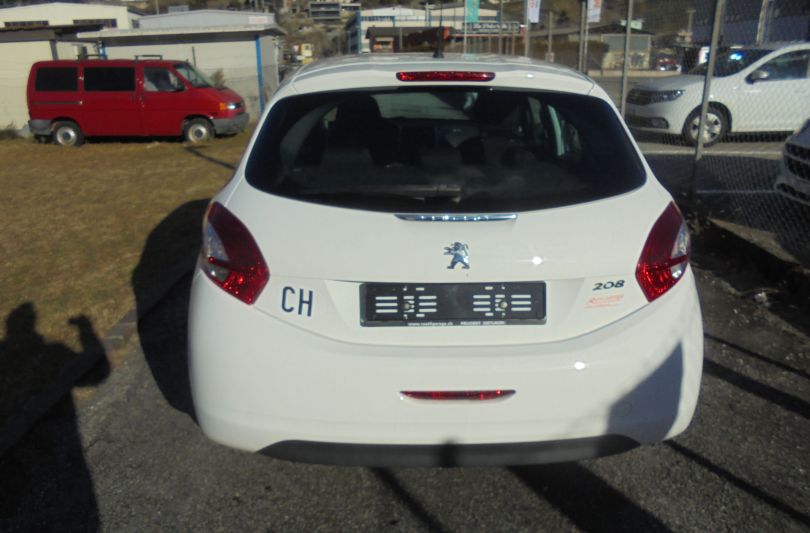 Peugeot 208 1.2 VTI, Used, Switzerland, Riazzino