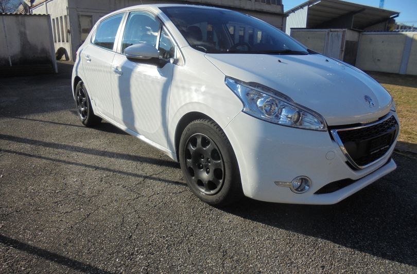 Peugeot 208 1.2 VTI, Used, Switzerland, Riazzino