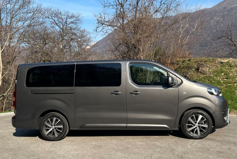 Noleggio Toyota Proace Verso, Svizzera, Mezzovico, 135,00 CHF