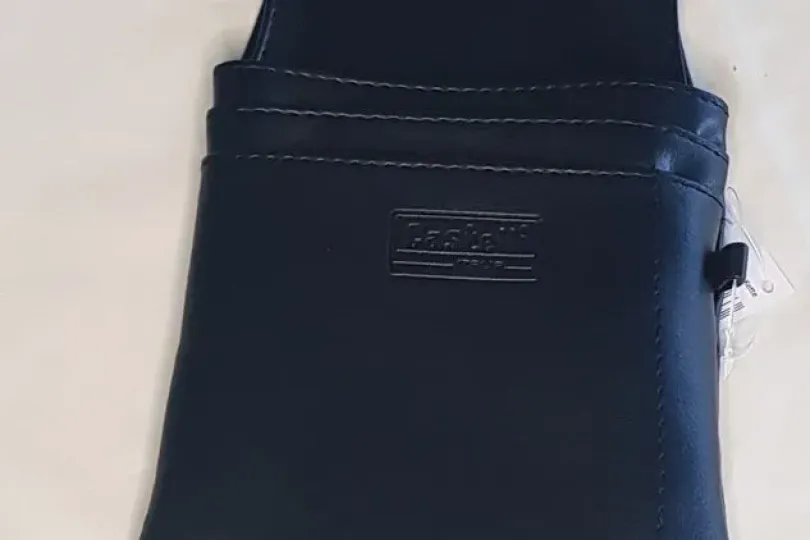 Portafoglio da servizio con supporto e catena , Switzerland, Figino