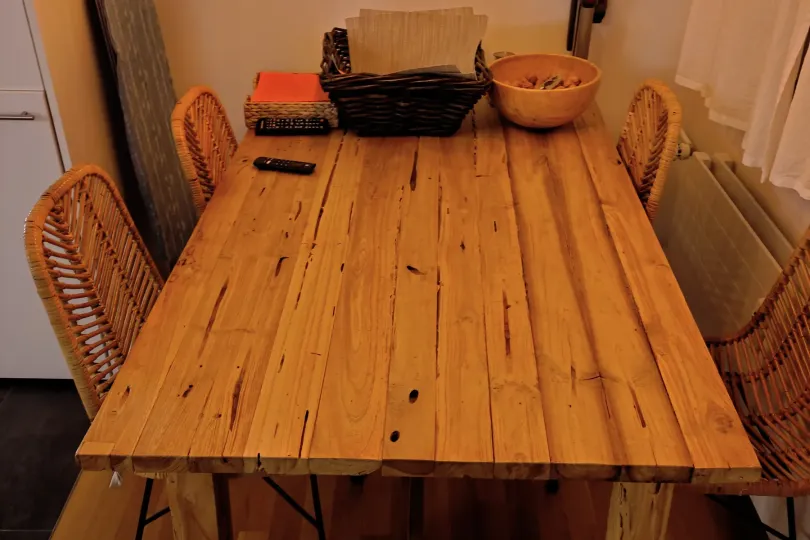 Mutoni Table with 4 Chairs, Svizzera, Zurich Annunci gratuiti in Svizzera