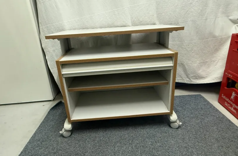 Weisses Fernsehmöbel, Suisse, Uzwil