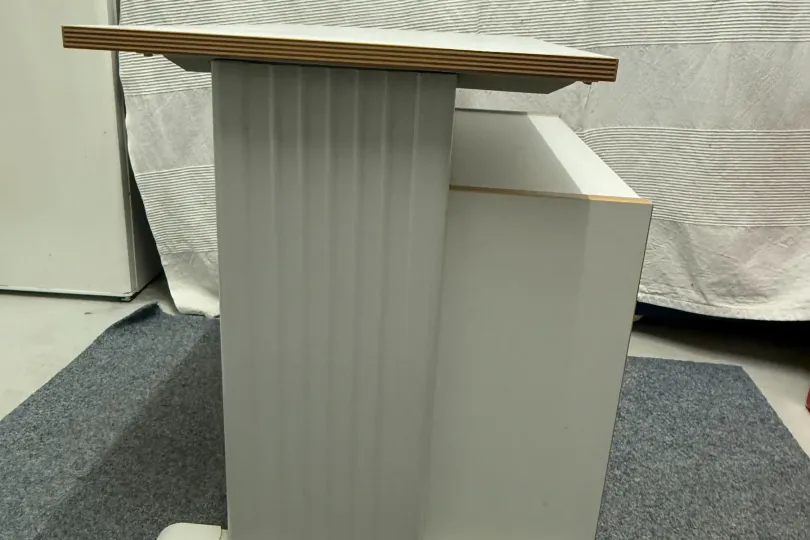 Weisses Fernsehmöbel, Suisse, Uzwil