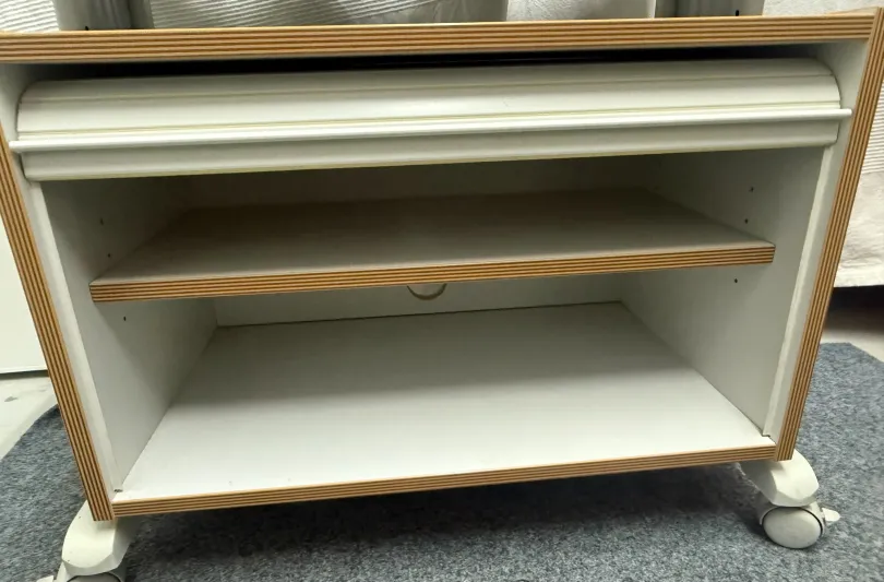 Weisses Fernsehmöbel, Suisse, Uzwil