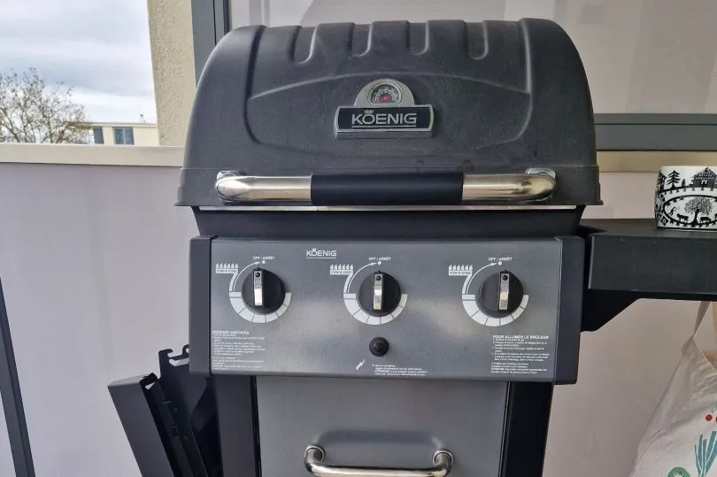 Fast neuer Köenig Gasgrill mit Gasflasche, Svizzera, Amriswil Annunci gratuiti in Svizzera