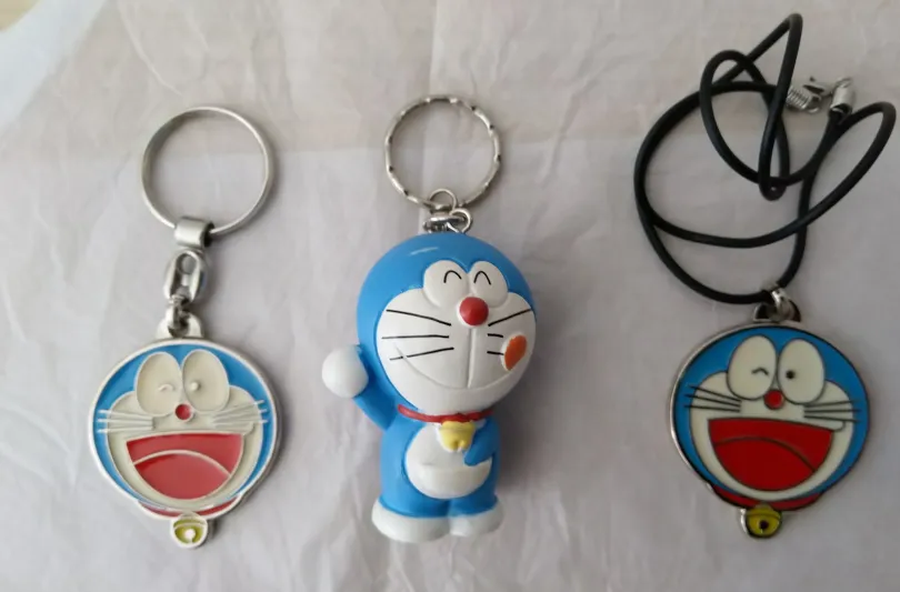 Doraemon new original steel necklace and 2 keychai, Svizzera, Bellinzona Annunci gratuiti in Svizzera
