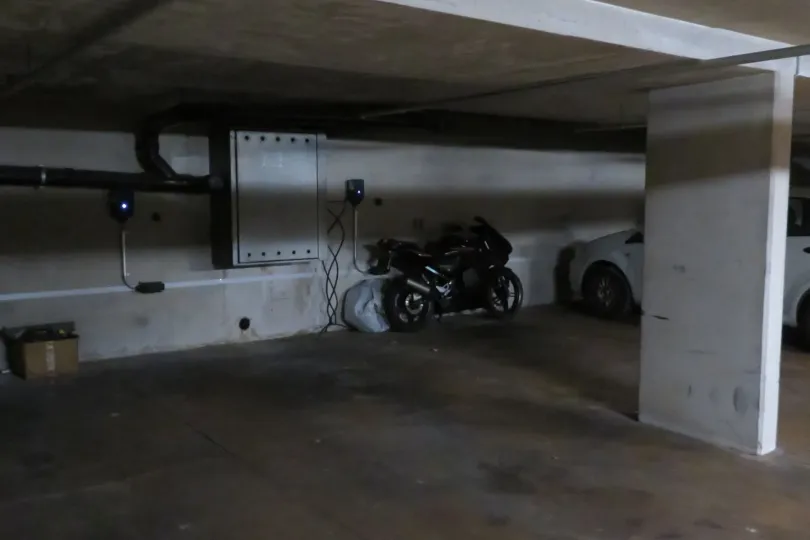 Parkplatz 21 mit optionaler E-Ladestation, Svizzera