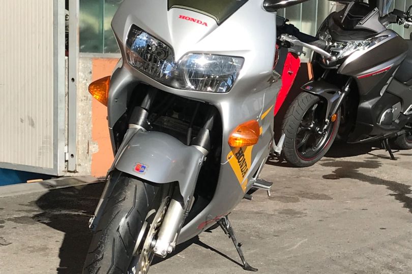 Honda VFR 800 FI  (50 anni giubuleo), Usagé