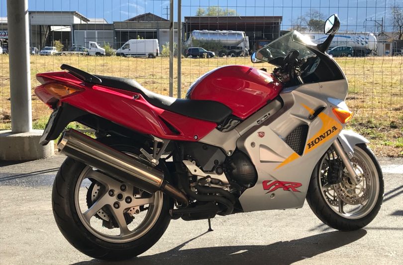 Honda VFR 800 FI  (50 anni giubuleo), Used