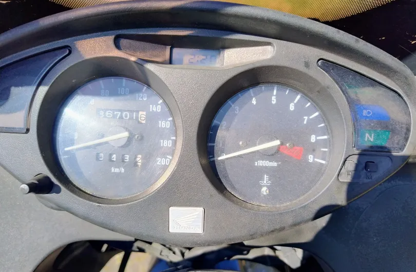 HONDA NT 650 V Deauville (cert. tipo 6HA133), Usato, Svizzera, Contra