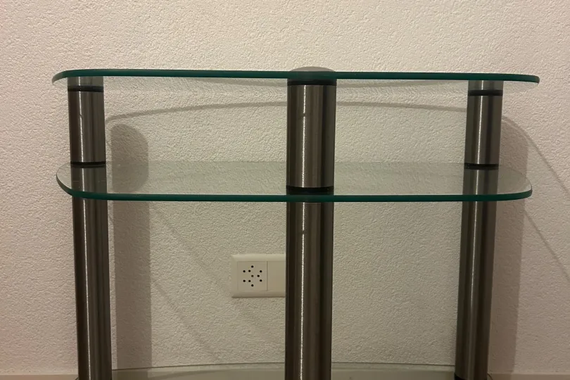 Table de sejour moderne en verre et acier , Svizzera, Lausanne Annunci gratuiti in Svizzera