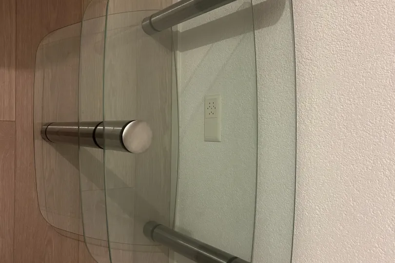 Table de sejour moderne en verre et acier , Svizzera, Lausanne