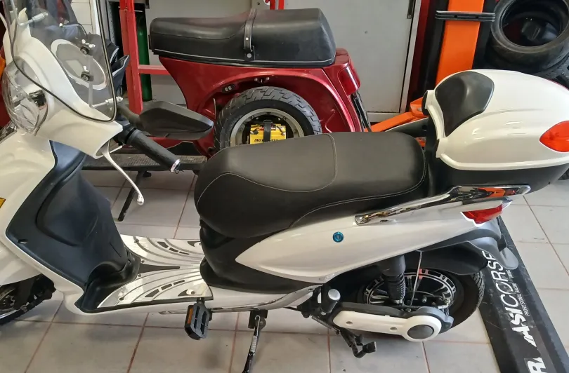 noleggio scooter elettrico senza patente, Switzerland, Bellinzona