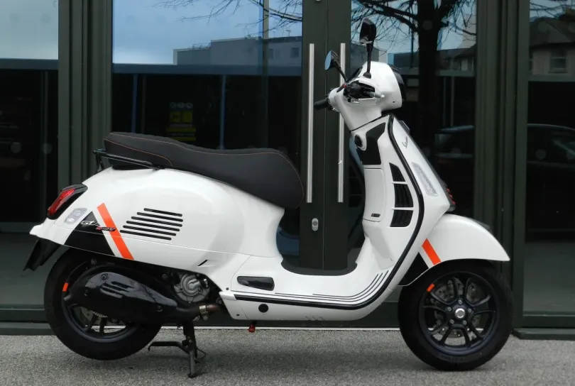 Vespa GTS 300 Super Sport, Baujahr 2024, Zurich, Svizzera