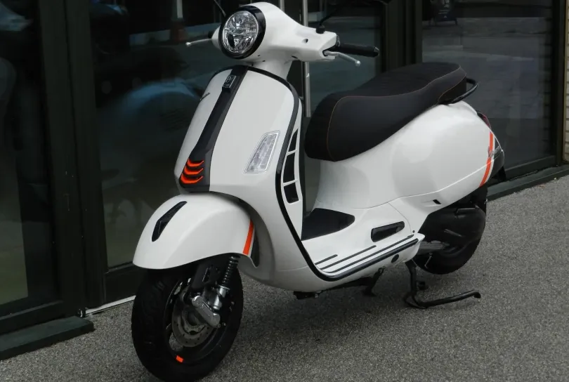 Vespa GTS 300 Super Sport, Baujahr 2024, Zurich, Svizzera