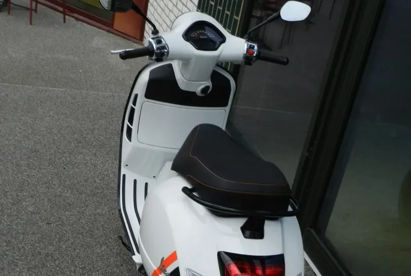 Vespa GTS 300 Super Sport, Baujahr 2024, Zurich, Svizzera
