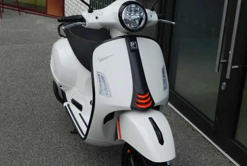 Vespa GTS 300 Super Sport, Baujahr 2024, Zurich, Svizzera