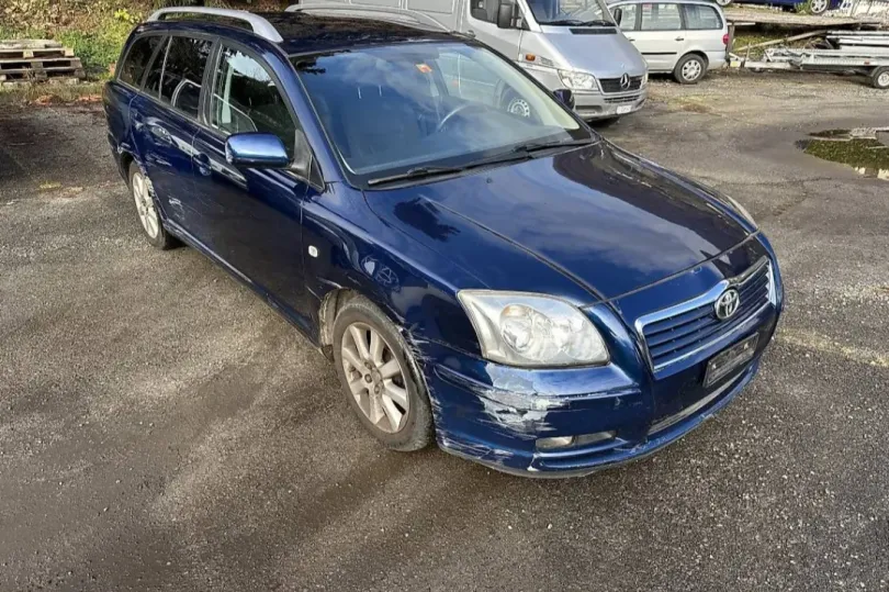 Toyota Avensis 2.0, Gebraucht, Schweiz, Lugano