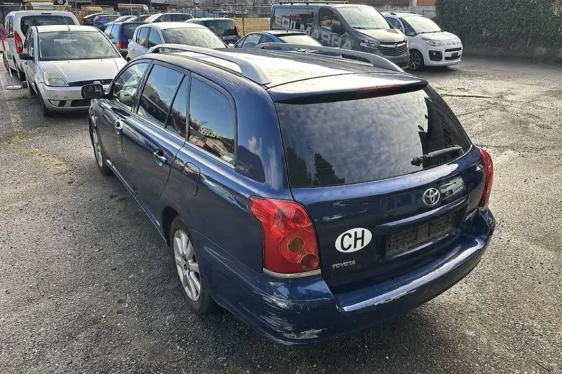 Toyota Avensis 2.0, Gebraucht, Schweiz, Lugano