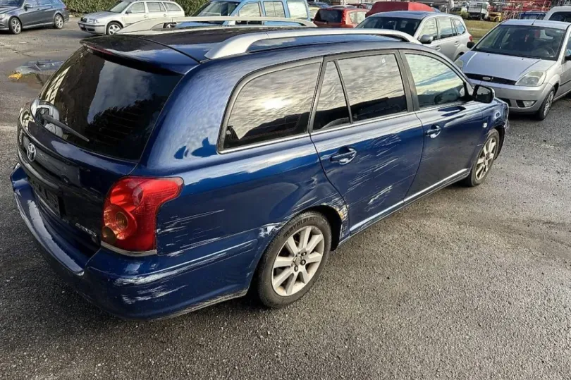 Toyota Avensis 2.0, Gebraucht, Schweiz, Lugano