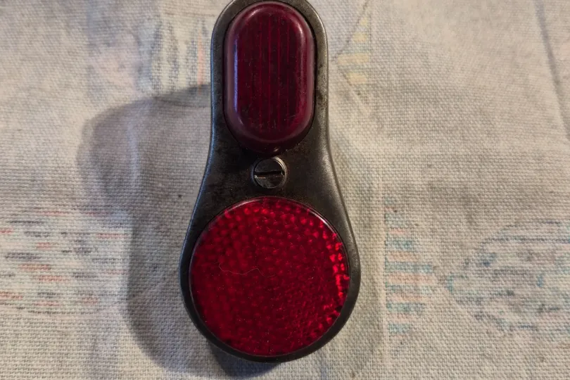 Fanalino posteriore d'epoca per motorino, Svizzera, Riva San Vitale