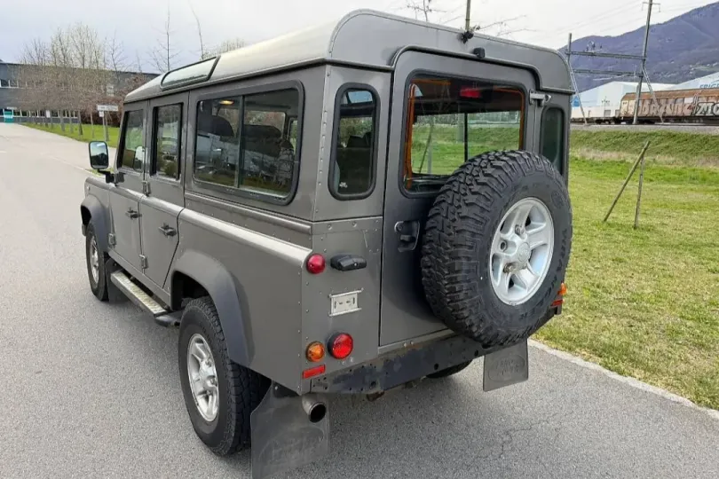 Land Rover Defender 110 2.4 tdi, Used, Switzerland