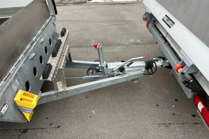 ACKERMANN 3.5T Kasten mit Hebebühne und Durchlades, Svizzera, Hunenberg