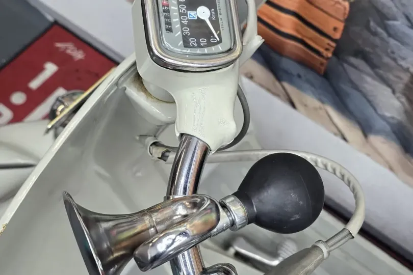 Vespa faro basso, Usato, Svizzera, Bellinzona