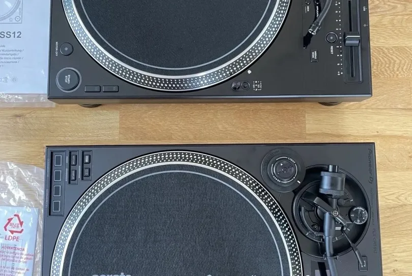 Pioneer CDJ 3000 (2x), Pioneer PLX-CRSS12 (2x), Pi, Svizzera, Basel