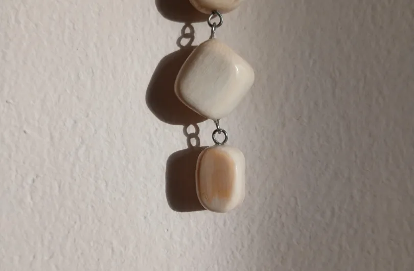 Mammoth tusk pendant, Svizzera, Geneva