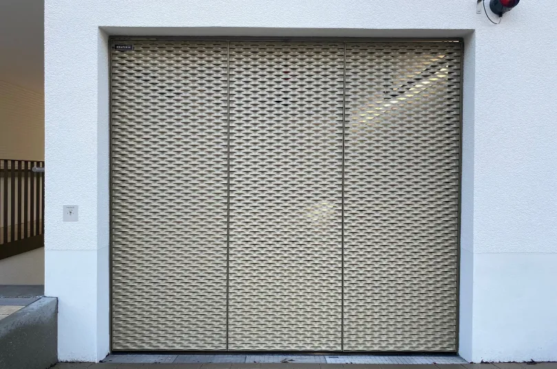 Porta garage su misura con 10 anni di garanzia, Svizzera, Lugano