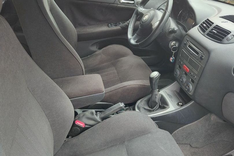 ALFA ROMEO 147 1.6 TS 16V Distinctive, Used, Switzerland, Contra