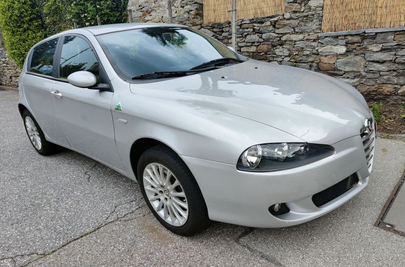 ALFA ROMEO 147 1.6 TS 16V Distinctive, Used, Switzerland, Contra
