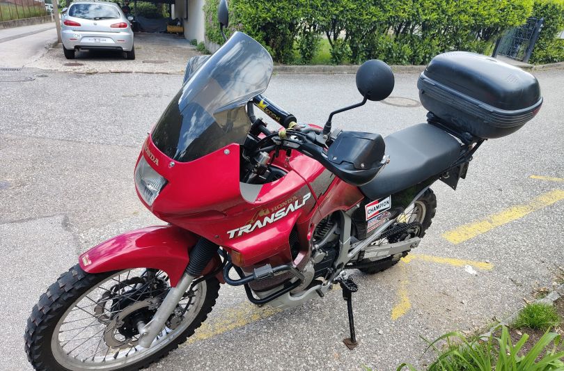 HONDA XL 600 V Transalp (Cert. tipo 6HA114), Used, Switzerland, Contra