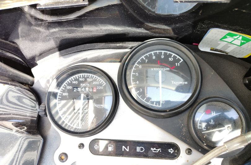 TRIUMPH TIGER 900 T400 (Cert. tipo 6TA105), Usato, Svizzera, Contra