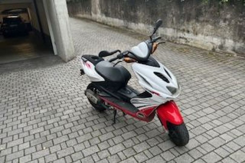 Vendo scooter Yamaha Aerox YQ50, Gebraucht, Schweiz, Stabio Kostenlose Kleinanzeigen in der Schweiz
