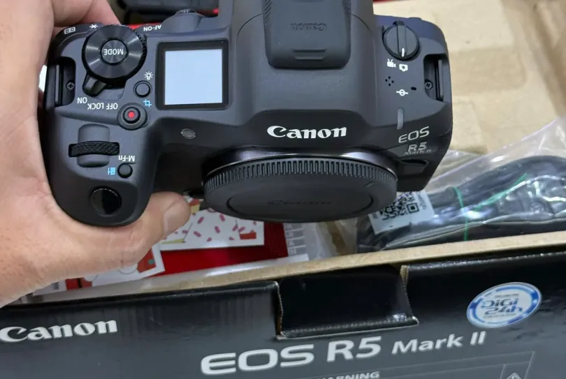 Canon EOS R6 Mark II, Canon R5 Mark II, Canon R5, Svizzera