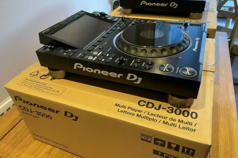 ioneer CDJ-3000, Pioneer DJM-A9, Pioneer DJM-V10, Svizzera