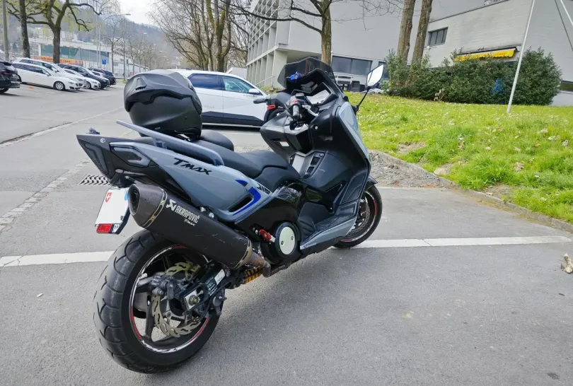 Tmax 530 mit Akrapovic und Rizoma , Usato, Svizzera, Glattbrugg