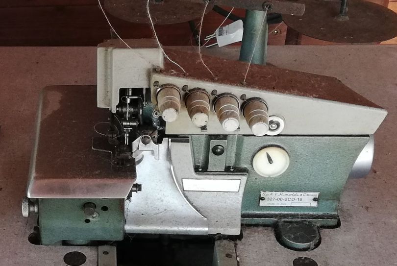 Taglia e Cuci Overlock Industriale Rimoldi, Schweiz, Curio