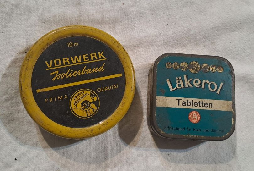 2 scatoline di latta da collezione, Schweiz, Riva San Vitale