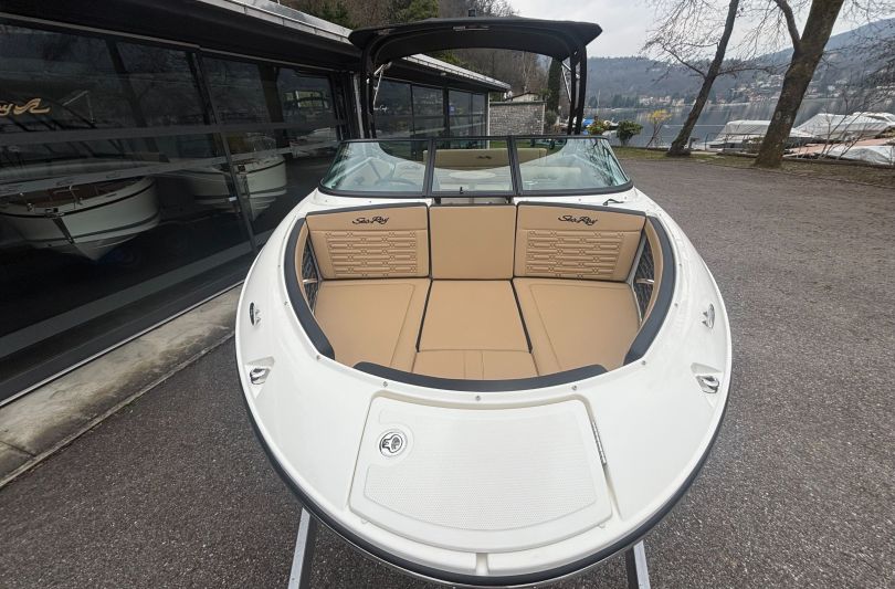 Sea Ray 210 SPX, Schweiz, Caslano