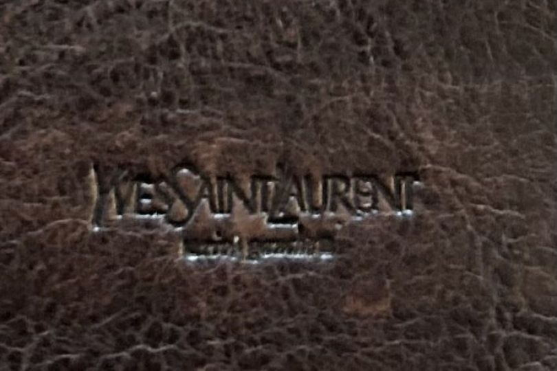 Bellissimo  porta documenti Yves Saint Laurent , Suisse, Chiasso