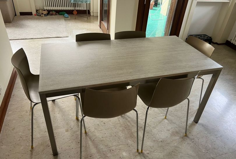 Modern Table, Suisse, Lugano